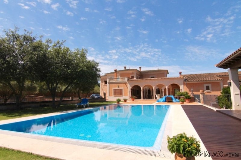 Impressing Majorcan style country house..