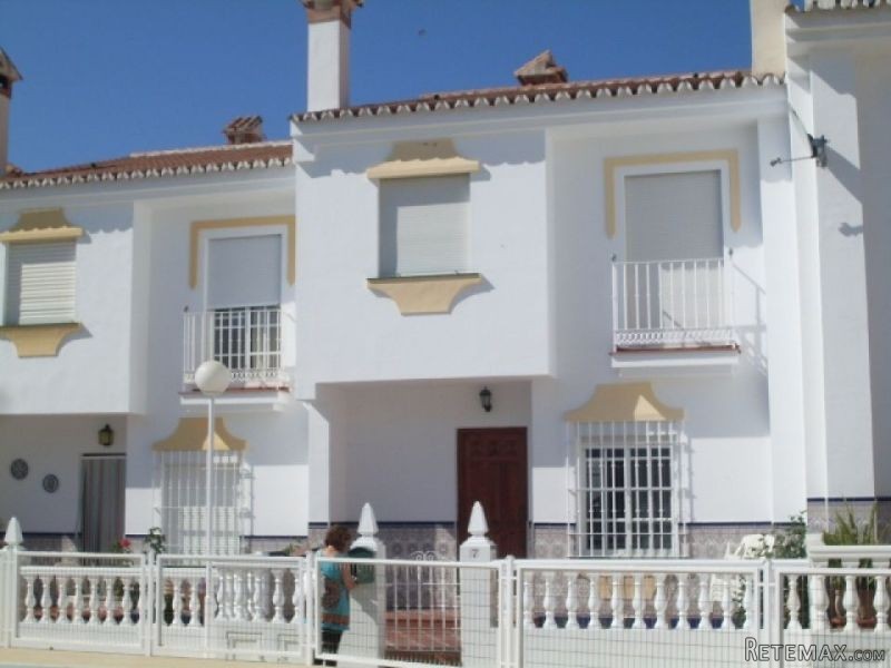 4 bedroom, 1 bathroom Townhouse, (build..