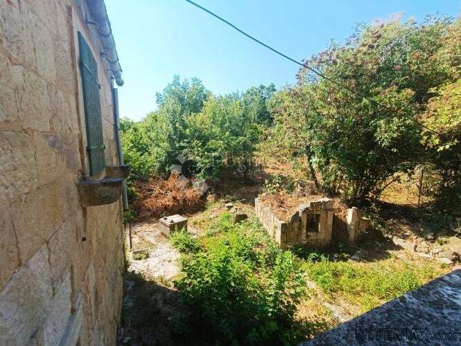 SEOSKO IMANJE - KAMENA KUĆA ZA ADAPTACIJU, GLAVICE - 2