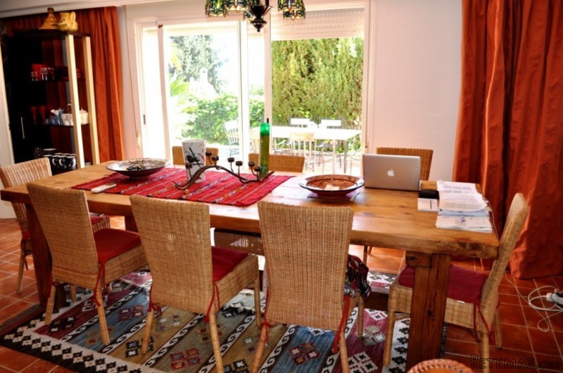 Spacious Semi-Detached Villa with.. - 2