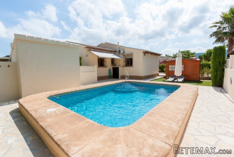 Well maintained villa for sale in Orba. The..