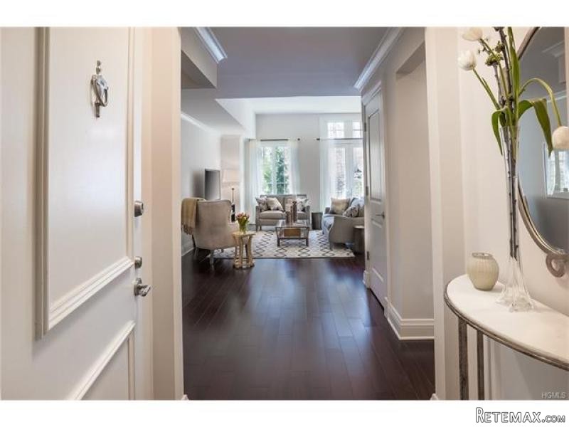 2 bedroom House For Sale: 506 Trump..