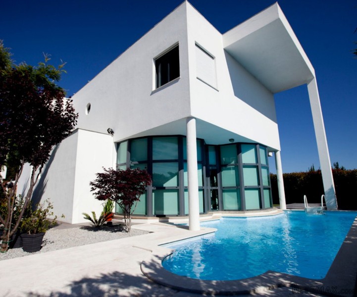 Detached house T4