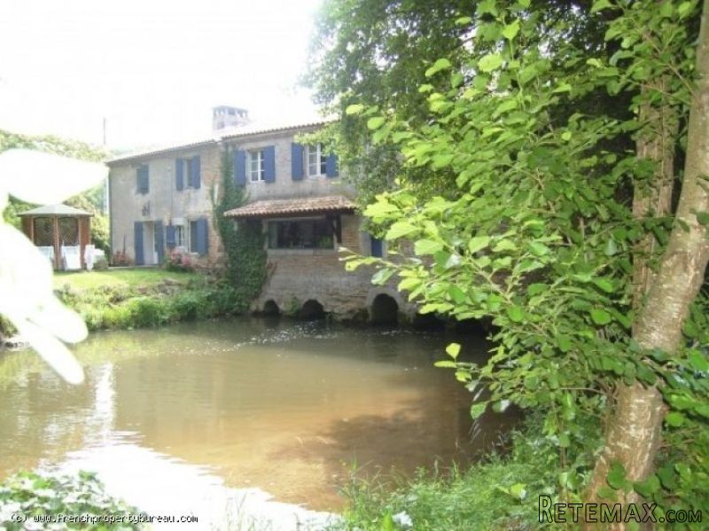 Restored 17thC watermill in 2 hectares..