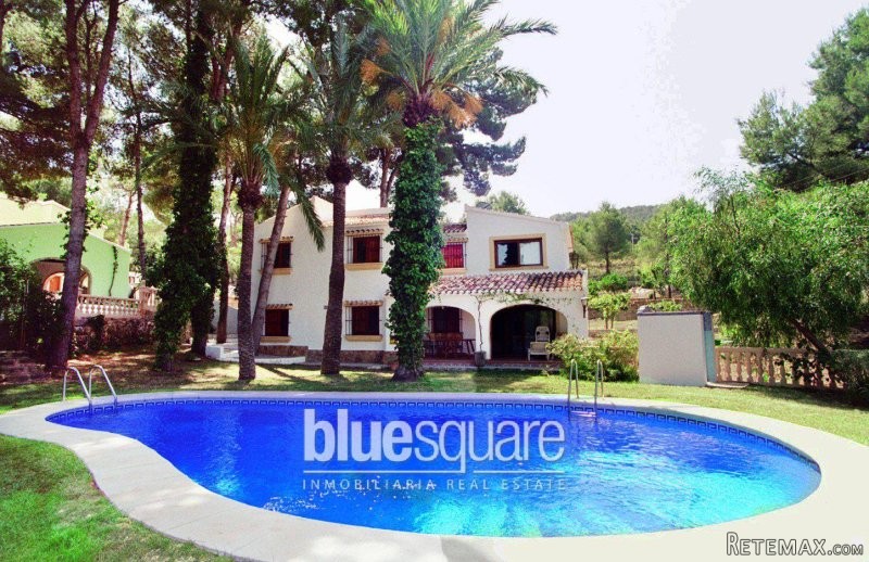 5 houses on a spectacular 3000m2 plot..