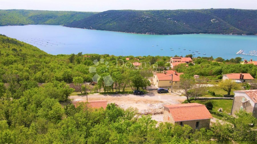 DVIJE ADAPTIRANE KAMENE KUĆE S POGLEDOM NA MORE