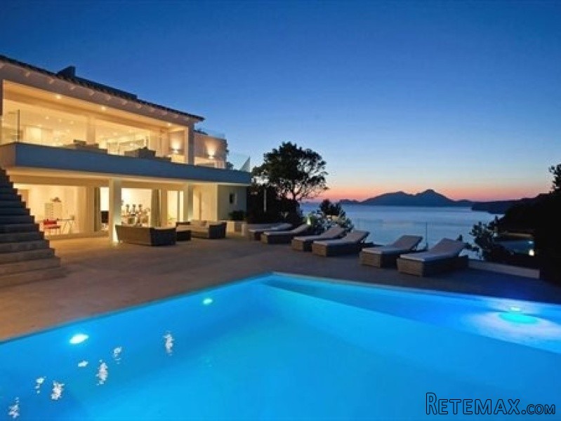 Ultimate beachfront-villa Pattaya...