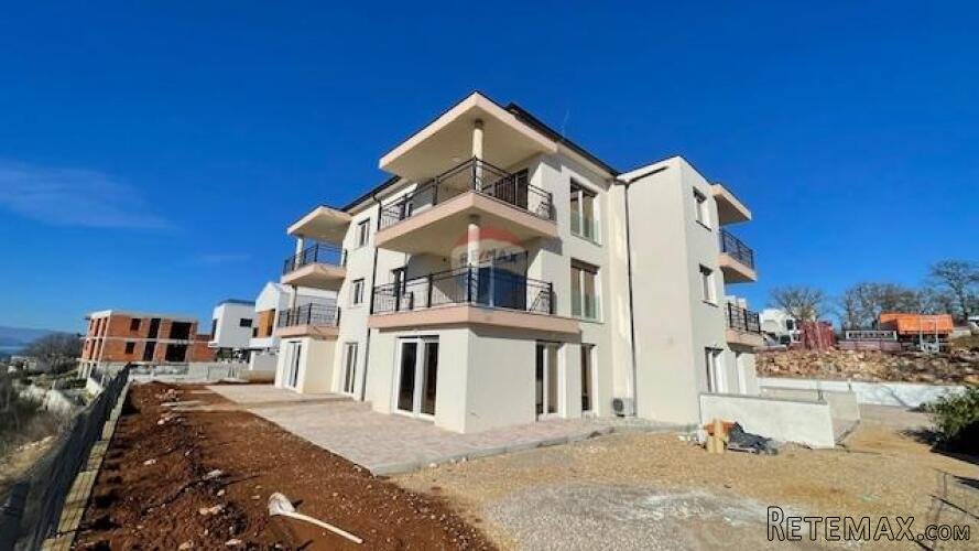 Krk,Njivice,panoramski pogled na more,okućnica 150 m2