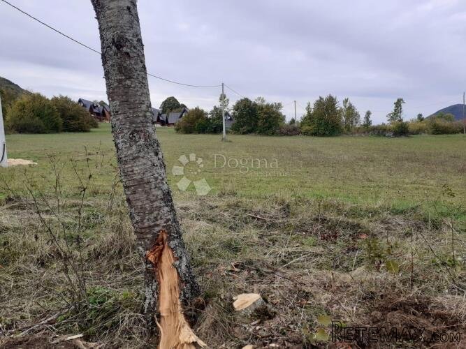 DVIJE GRAĐEVINSKE PARCELE KORENICA - 2