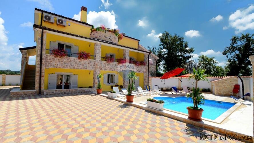 Istra, Višnjan, okolica - Apartmanska kuća s bazenom