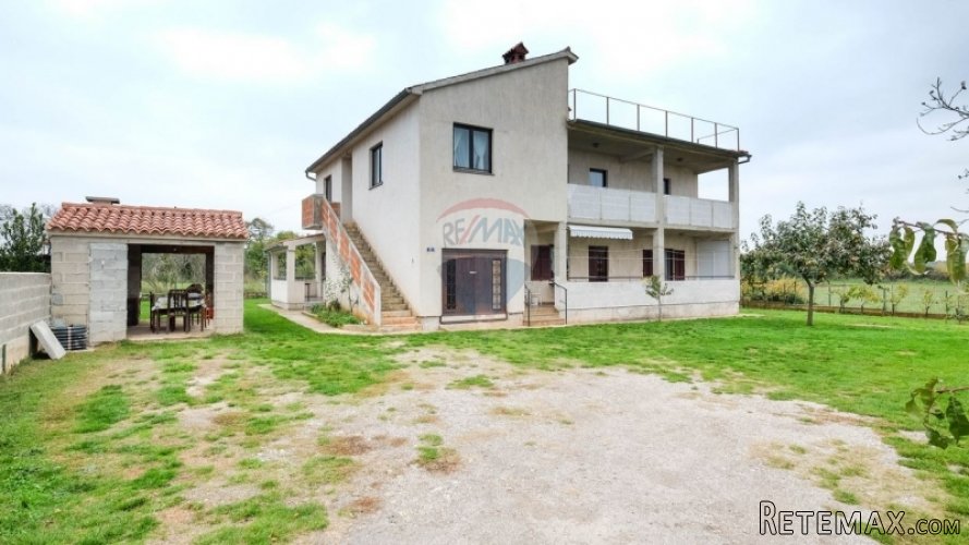 PULA , obiteljska-apartmanska kuća