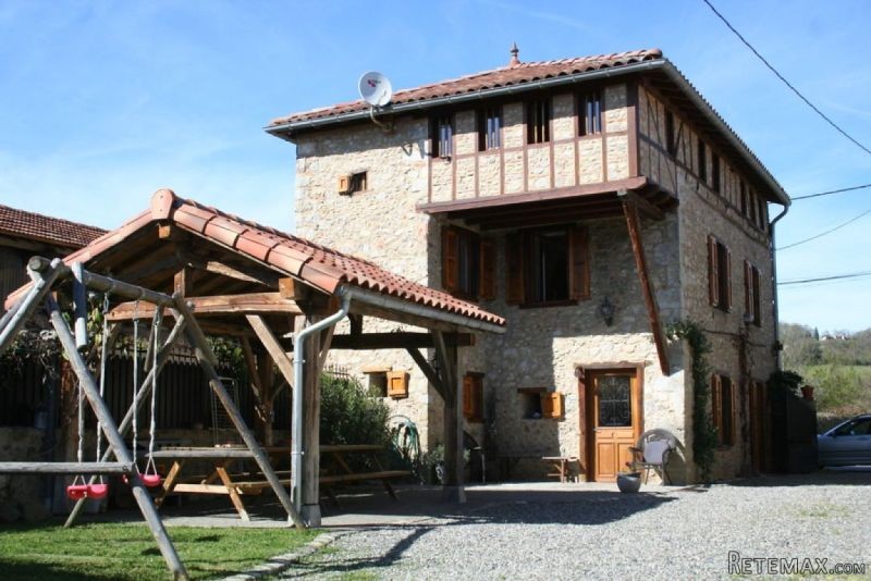 4 Bedroom Stone House With Courtyard..