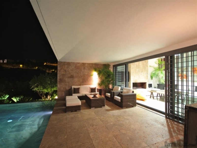 5 Bedroom Villa For Sale Situated In.. - 2