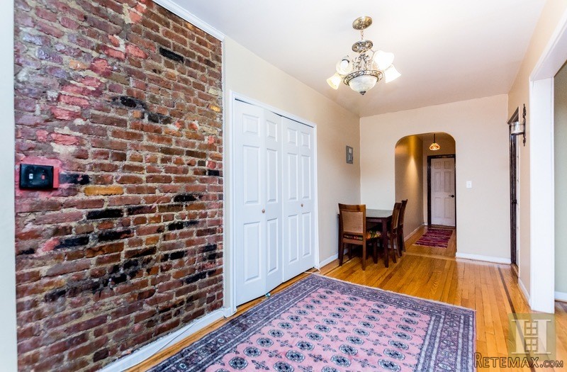 2 bedroom Apartment For Sale: 1075..