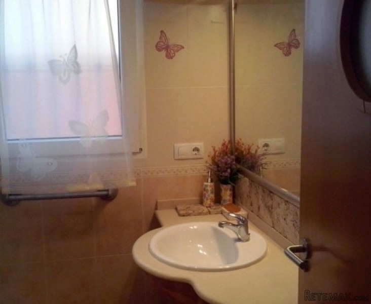 4 Bedrooms 2 Bathrooms Villa Only 700.. - 2