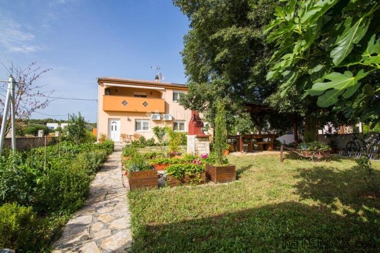 KUĆA ZA ŽIVOT I INVESTICIJU S PREKRASNIM VRTOM - 2