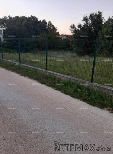Na prodaju građevinsko zemljište, 2626 m², u blizini Pazina - 2