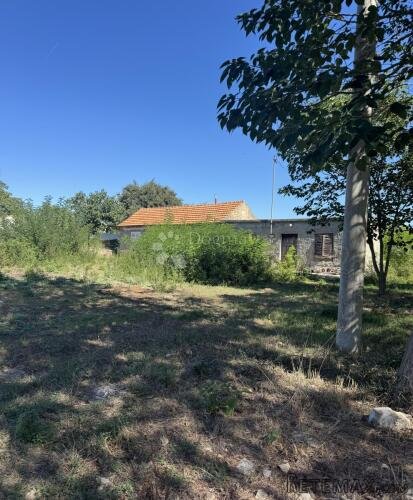 Samostojeća prizemnica + pomoćna građevina + velika okućnica - 2