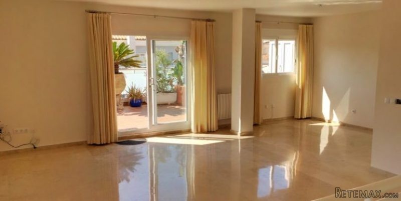 3 bedroom, Penthouse Apartment in..