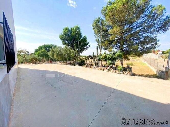 NEW LISTING TO VOSS HOMES - A full of potencial 2 bed, 1.. - 4