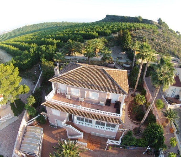 4 Bedrooms - Villa - Alicante - For Sale