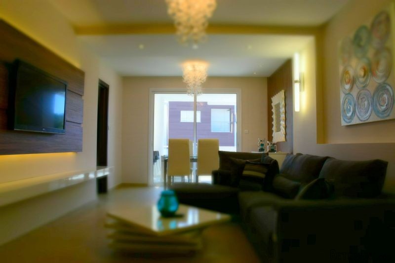 Fully renovated two bedroom apartment.. - 2
