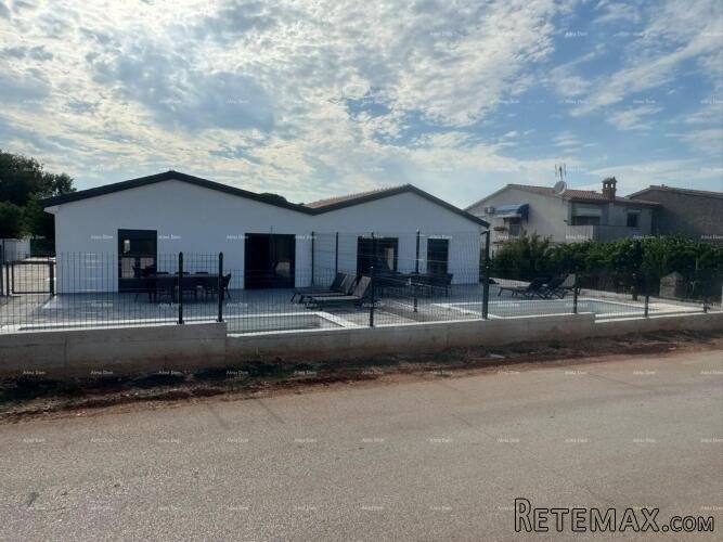 Prodaja- dvojna kuća s grijanim bazenom, Okolica Poreča!