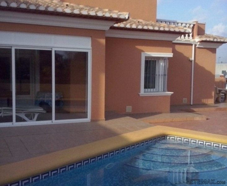 4 Bedrooms 2 Bathrooms Villa Only 700..