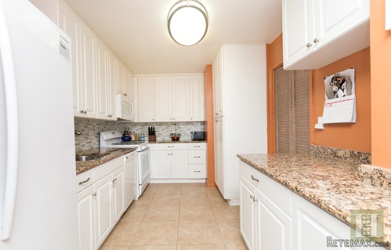 1 bedroom Apartment For Sale: 2500.. - 2