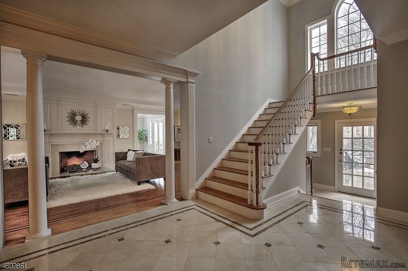 5 bedroom Detached House For Sale: 10.. - 2