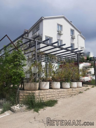 kuća na tri kata Bokanjac
