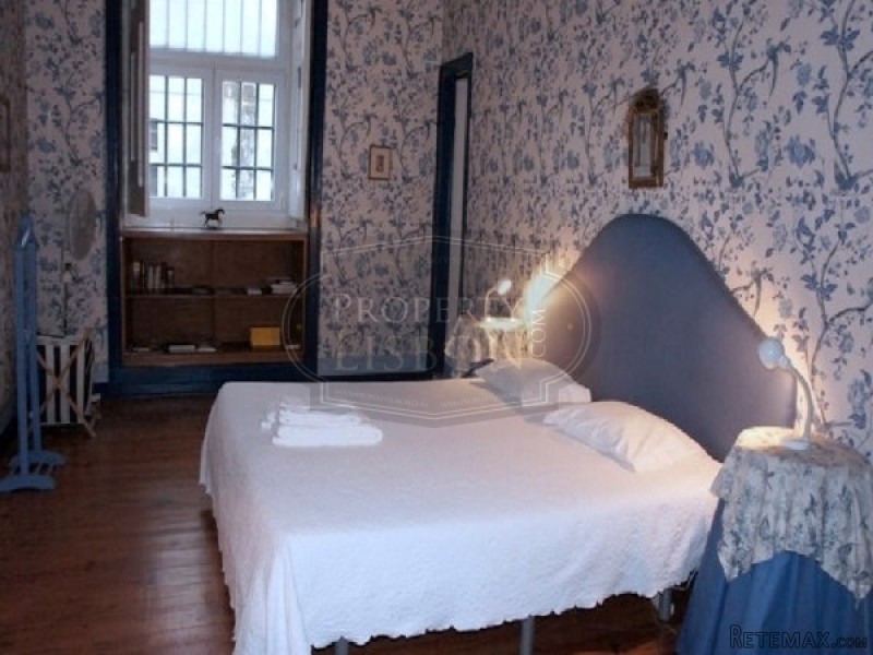 T2 Lisbon Apartment for Sale in Santa.. - 2