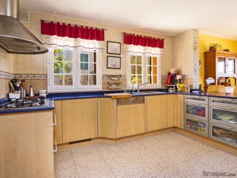 Charming Villa In A Residential Area.. - 2