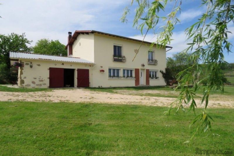 Well Renovated Villa Set On Just Over 1..
