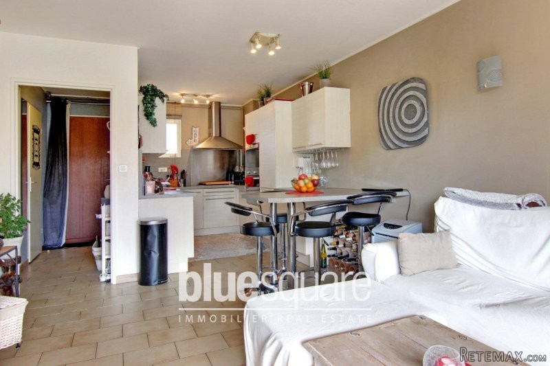Attractive south facing apartment in a..
