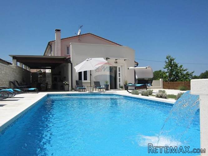 KRASNA NOVA VILLA NA VELIKOJ OKUĆNICI - 2