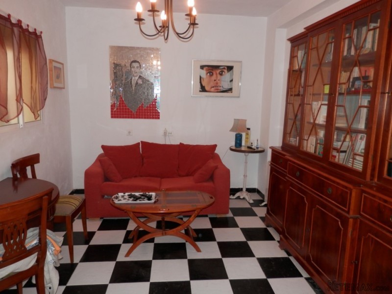 2 bedroom, 1 bathroom Townhouse, (build..