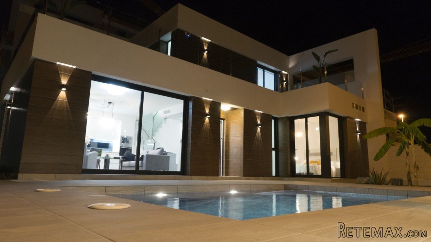 At a higher point in the town of Rojales, this project is..