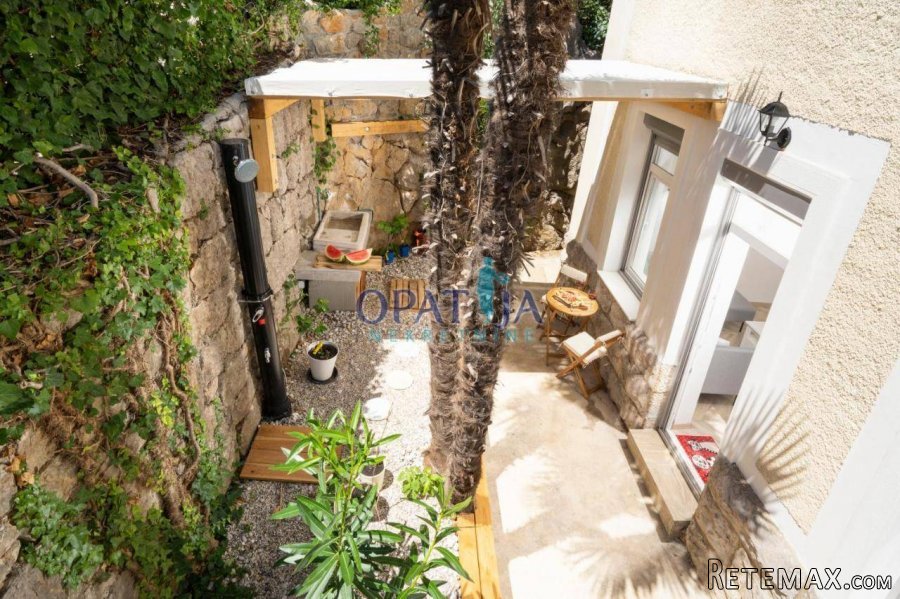 Opatija blizina centra stan prizemlje 2S+DB, 55 m2