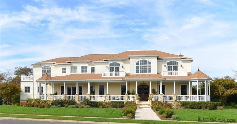 5 bedroom Detached House For Sale: 18.. - 2