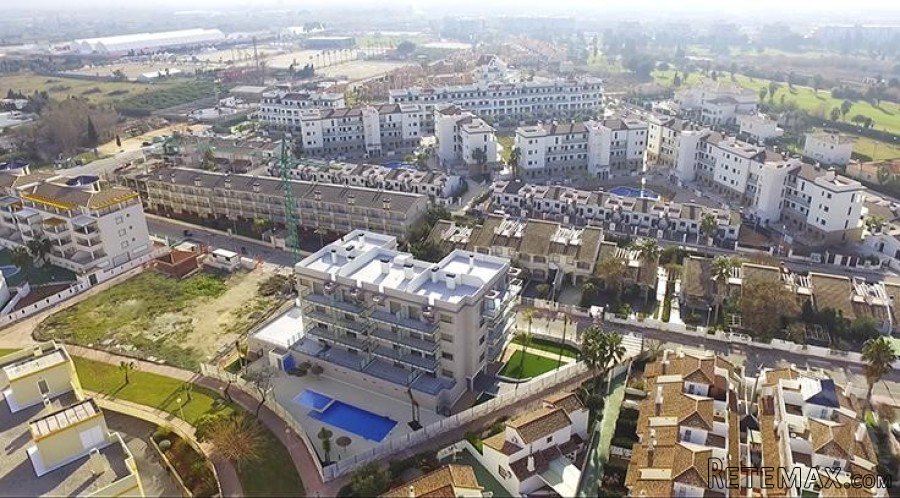 This apartment complex in Oliva is located in a desirable..