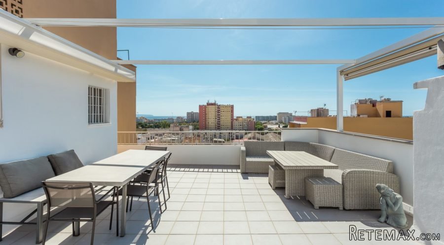 Beautiful fully renovated penthouse of 150 including 60 m2.. - 3