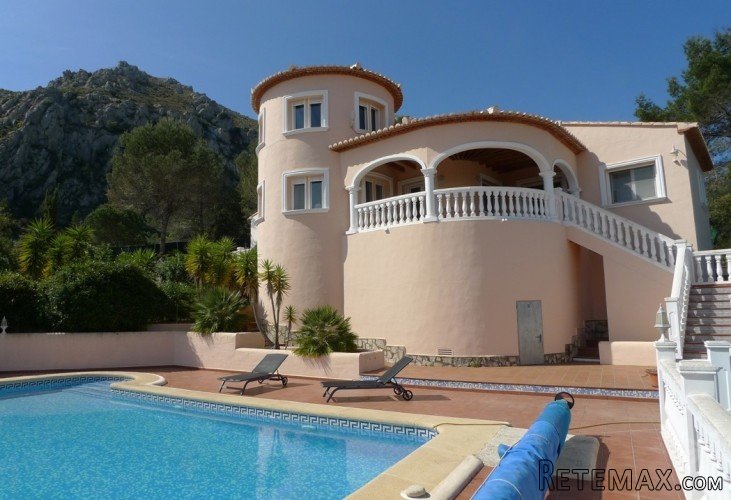 An exceptional, modern detached villa with spectacular..
