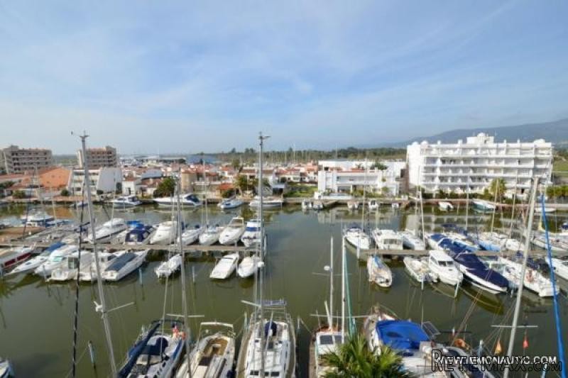 ROSES SANTA MARGARIDA: Nice penthouse..