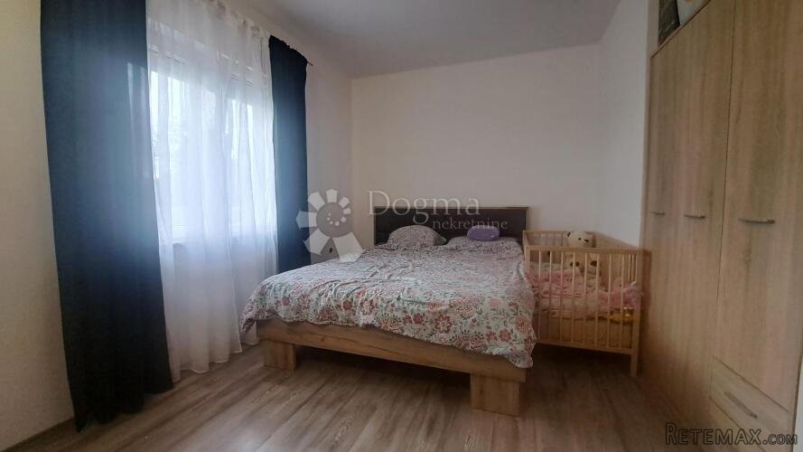 Rijeka, Kukuljanovo, etaža s terasom i vrtom, 3S+DB - 3