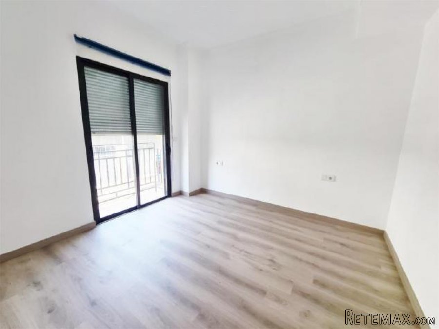 Al lado del mercado, 62 m2, 2 habitaciones, 2 baños, aa.. - 4