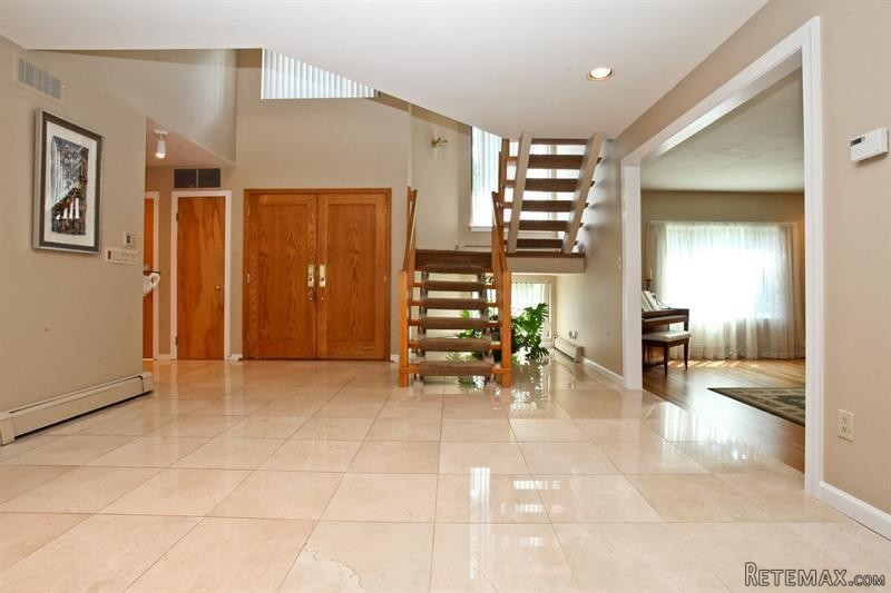 3 bedroom House For Sale: 23 Pine Hill.. - 2