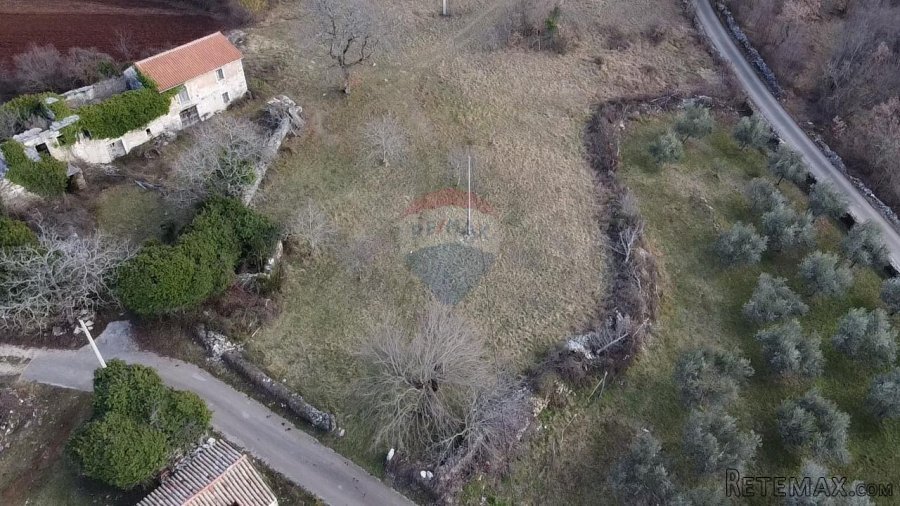 Istra, Oprtalj - istarska kuća s velikom okućnicom u okolici - 7
