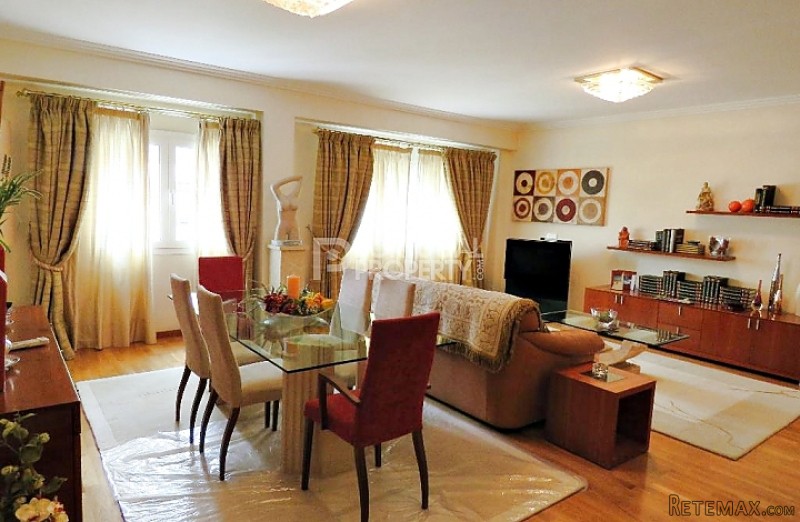 T3 Apartment in Laranjeiras, Lisbon