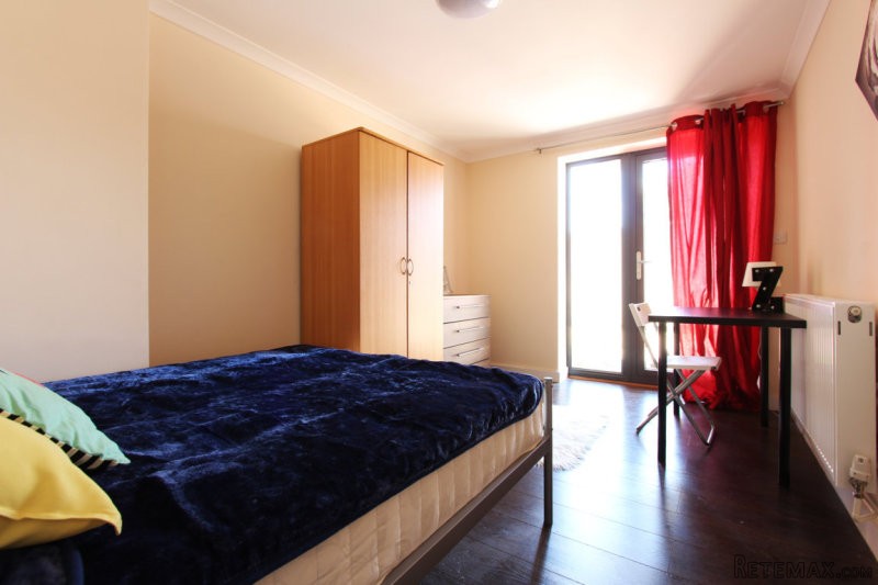 Single with double bed near East Acton..